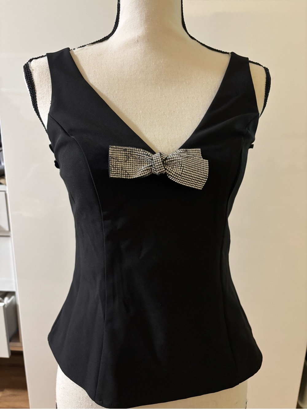 Chic Black V-Neck Tank Top with Rhinestone Bow